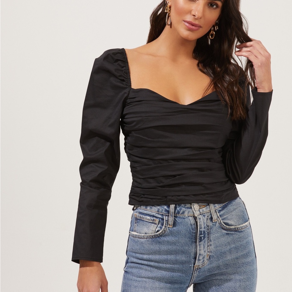 ASTR The Label Black Ruched Long Sleeve Top